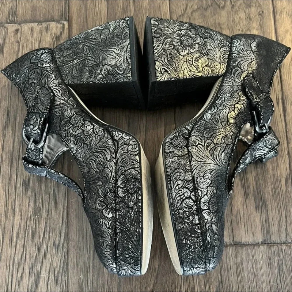 Circus by Sam Edelman Metallic Black Floral T-Strap Platform Heels